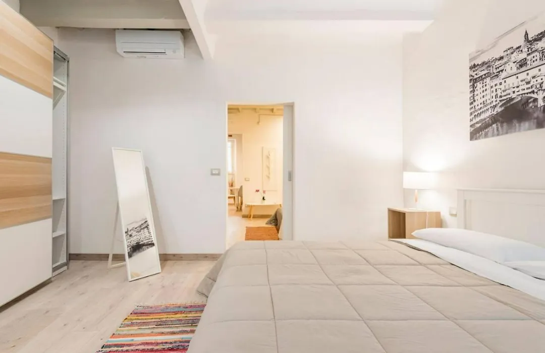Cozy Apartment Near Ponte Vecchio-1