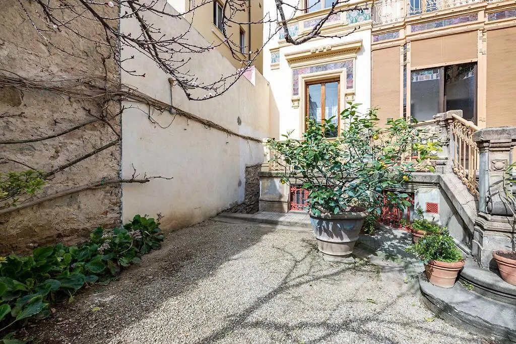 Central And Cosy Pied-A-Terre W/ Free Parking-1