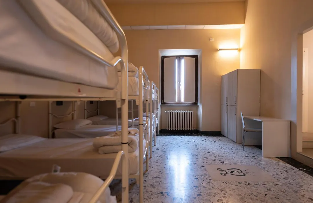 Hotel & Hostel 7-1