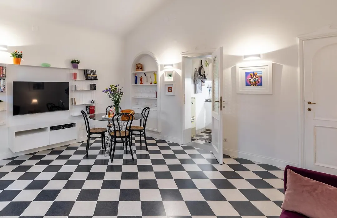 Santa Croce View Cool & Air Condizioned Private Entrance Apartment-1