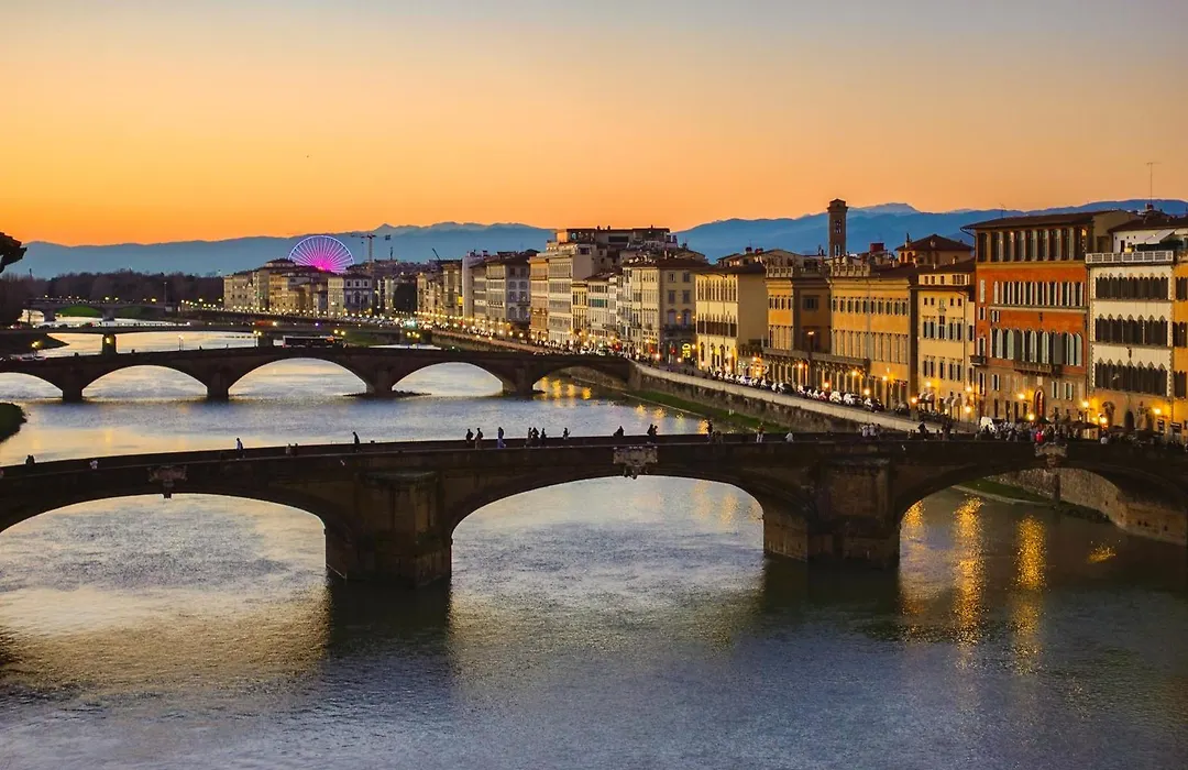 Ponte Vecchio View Luxury Apartment-1