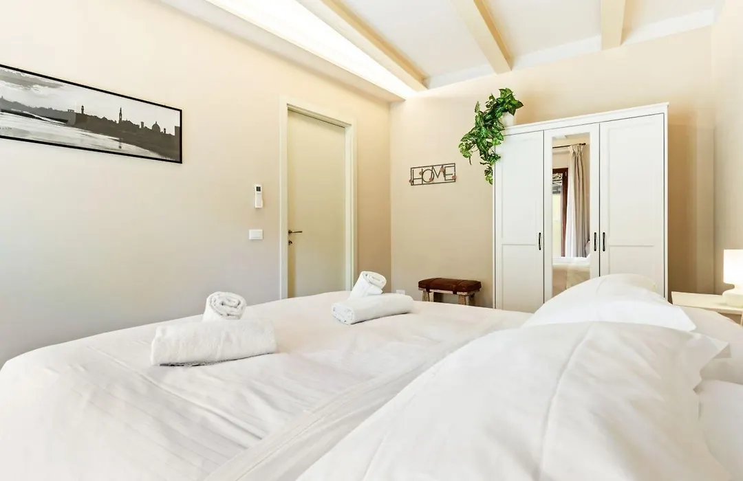 Guesthost - Piazzale Michelangelo Modern Flat-1