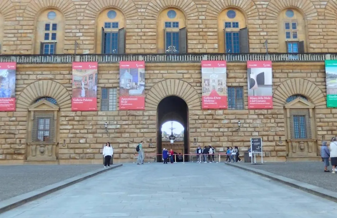 Great Location Just Infront Of Pitti Palace-1