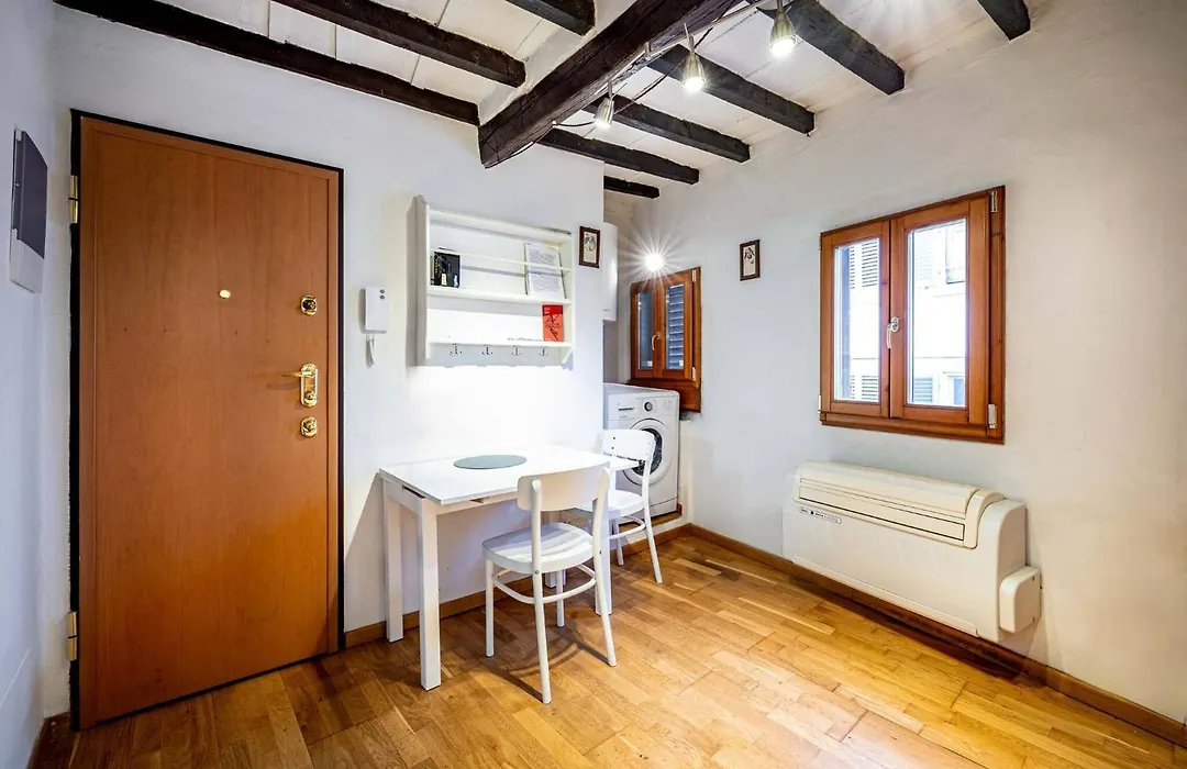 Roommo Carmine-1