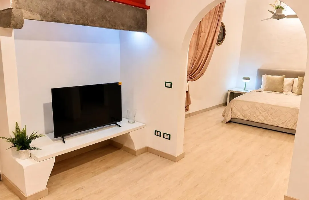 Lovely And Cozy Central Apartment In The Best Position-1