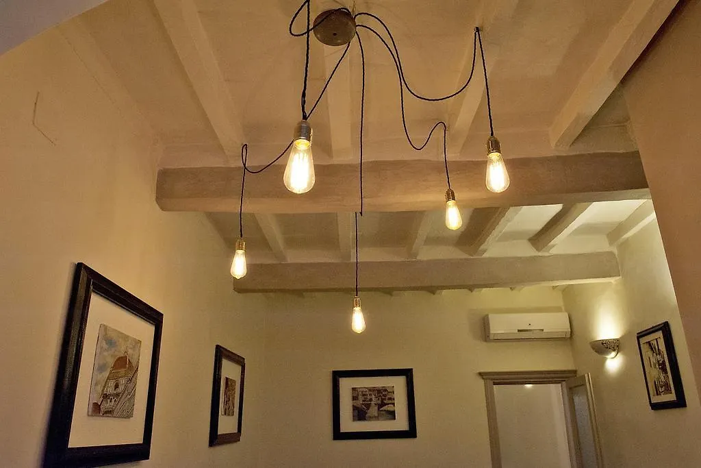 Oltrarno Florence Apartment-1