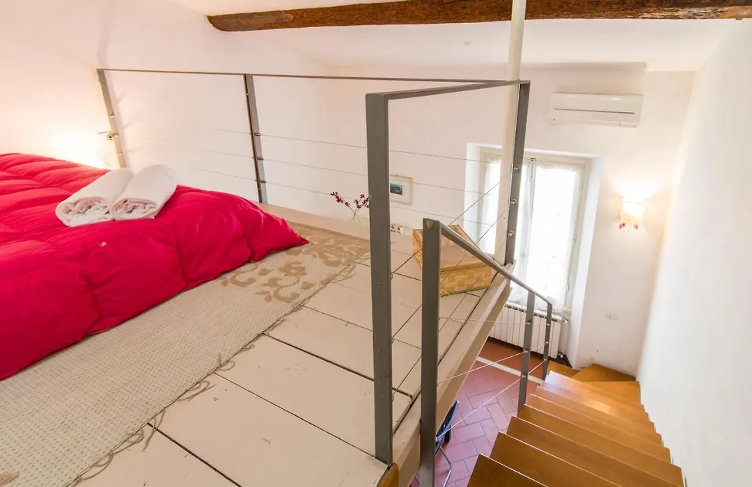 Guesthost - Della Scala Modern Apartment-1