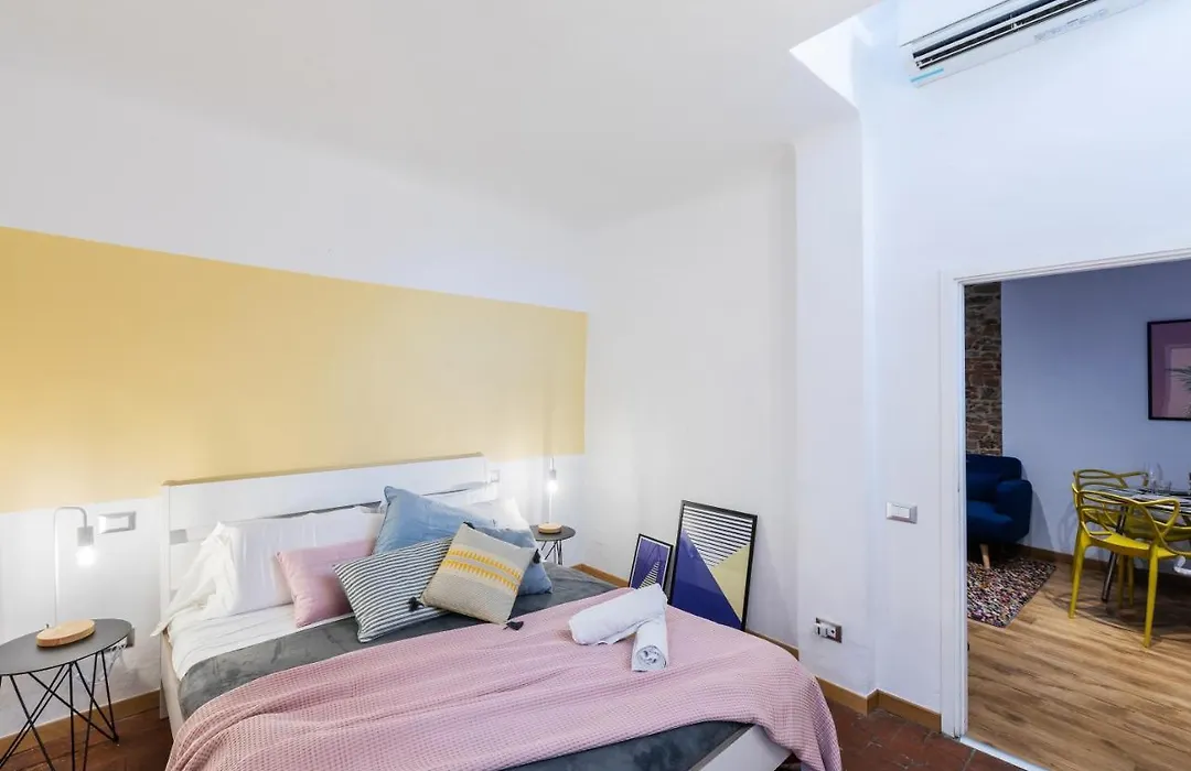 Historic Center Renovated Apartment- Amazing Location-By Likehomeflorence-1