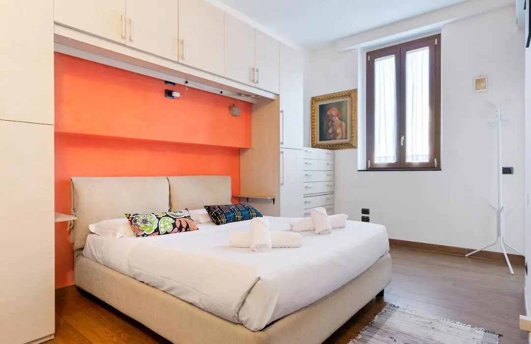 Arno River Bright Apartment-1
