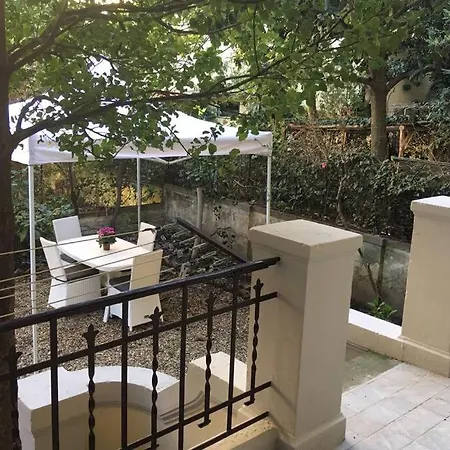 Charming Family Lodge With Private Garage-3