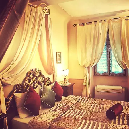 Classic Style Apartment In Center-3