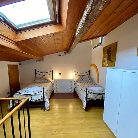 Cozy 4Th And Top Floor Apartment-2