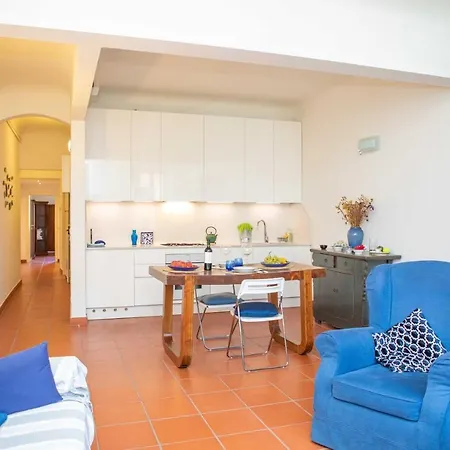 Santa Maria Novella Bright Apartment-3