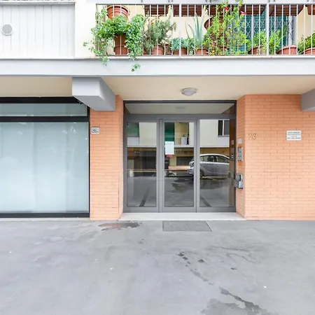 Guesthost - Il Salotto Blu - Appartamento Con Parcheggio-3