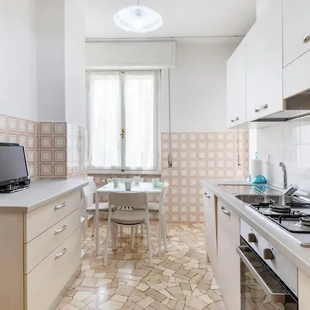 Guesthost - Il Salotto Blu - Appartamento Con Parcheggio-2