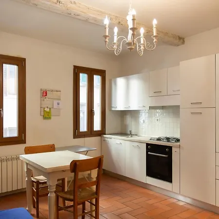 Graceful Apartment In The Heart Of Florence-3