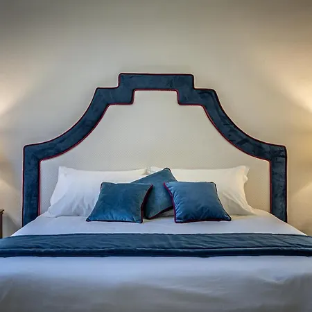 Yid Five Luxury Suites Apt With Secret Garden-3