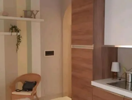 Victoria Big Room-2