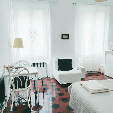 Lucretia House-2