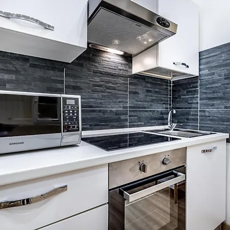 Yid Lovely Sangallo Apt-2