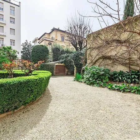Central And Cosy Pied-A-Terre W/ Free Parking-2