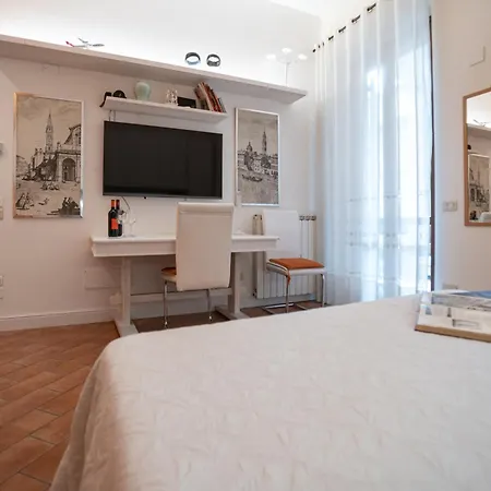 Indipendent Studio Apartment With Terrace - Parking-3