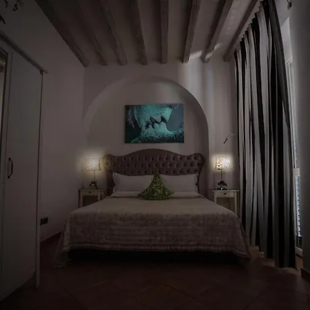 Santa Croce Garden Apartment-3