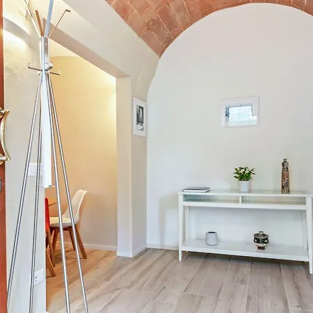 Guesthost - Piazzale Michelangelo Modern Flat-3