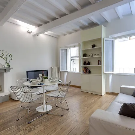Central Duomo Apartment With Fast Wifi-3