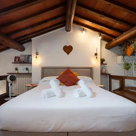 Via Lamberti, 3 - Florence Charming Apartments - Charming And Historic 5Th-Floor Attic Apartment With Elevator In A Building At The Heart Of Vibrant Florence, Just A 2-Minute Walk From All Attractions-2