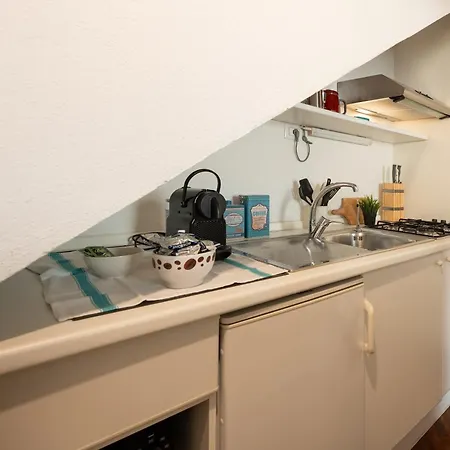 Via Lamberti, 3 - Florence Charming Apartments - Charming And Historic 5Th-Floor Attic Apartment With Elevator In A Building At The Heart Of Vibrant Florence, Just A 2-Minute Walk From All Attractions-3