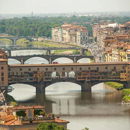 Cozy Apartment Near Ponte Vecchio-3
