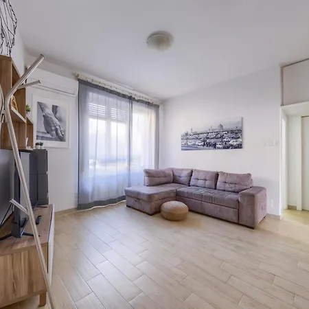 Twelveholly Apartment-2
