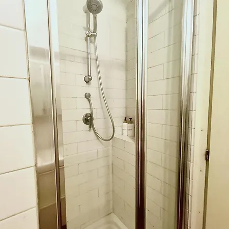 The Red Suite In Florence With Free Parking-2