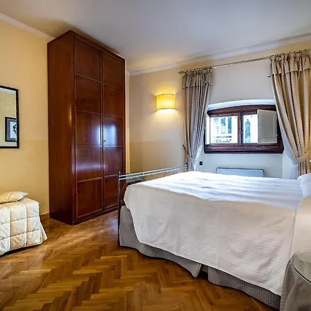 Palazzo Gamba Apartments Al Duomo-3