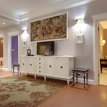 Florence Apartments Home Feeling-3