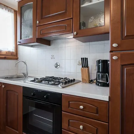Classic Style Apartment In Center-2