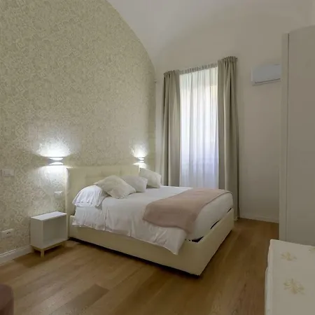 Florence Fiorino Apartment-2