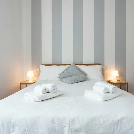 Renovated 19Th-Century Apartment In An Authentic Area-3