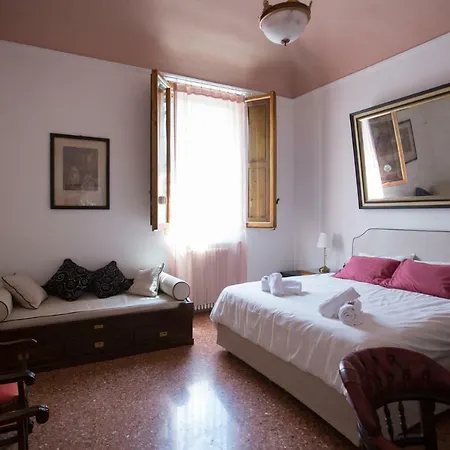 Baldovini Home Stay, Close To The City Center-3
