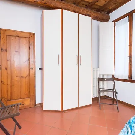 Laura Holiday House-3