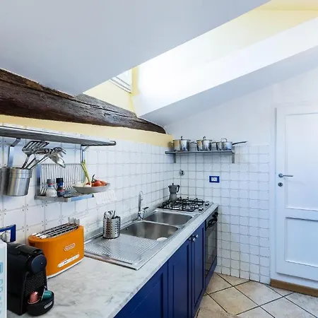 Historic Center Renovated Apartment- Amazing Location-By Likehomeflorence-2