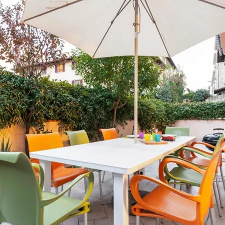 Guesthost - Colorful Boccaccio Apartment-2