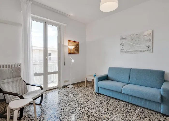 Guesthost - Lulli Cozy Apartment With Balcony