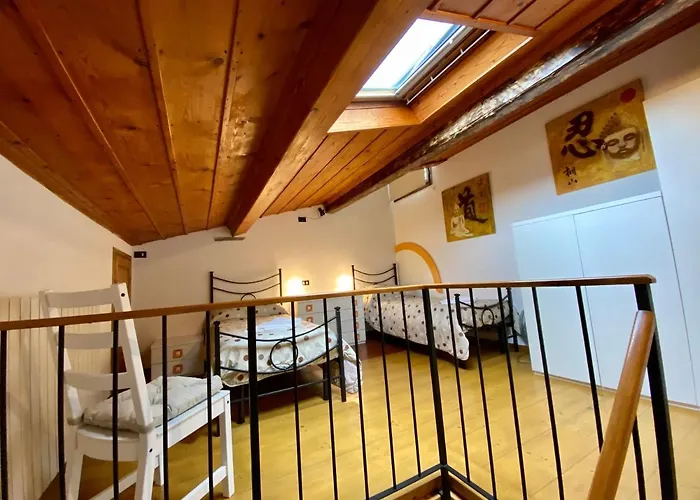 Cozy 4Th And Top Floor Apartment