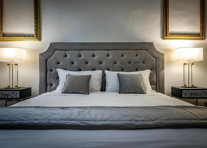 Yid Five Luxury Suites Apt With Secret Garden