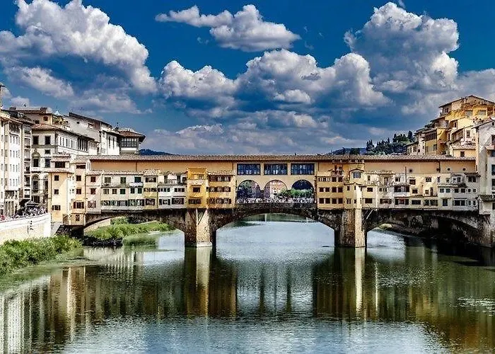 Cozy Classic Italian House Near Santa Croce, On The Lungarno