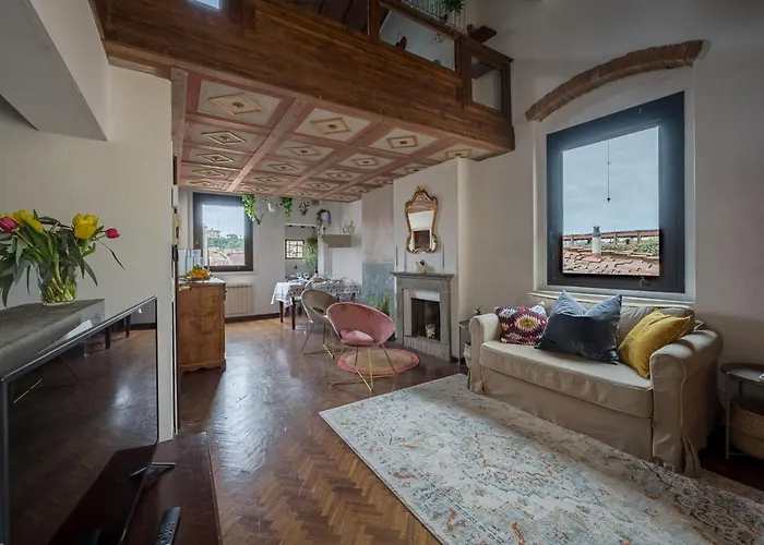 Via Lamberti, 3 - Florence Charming Apartments - Charming And Historic 5Th-Floor Attic Apartment With Elevator In A Building At The Heart Of Vibrant Florence, Just A 2-Minute Walk From All Attractions