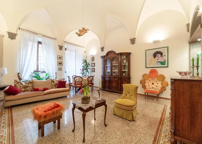The Paintress Home With Private Patio Florencia
