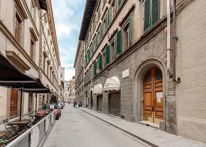 David & Buonarroti Apartments By Mamo Firenze